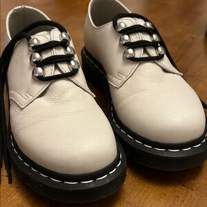 Dr. Martens White Leather 1461 Hardware Oxfords, W Size 6